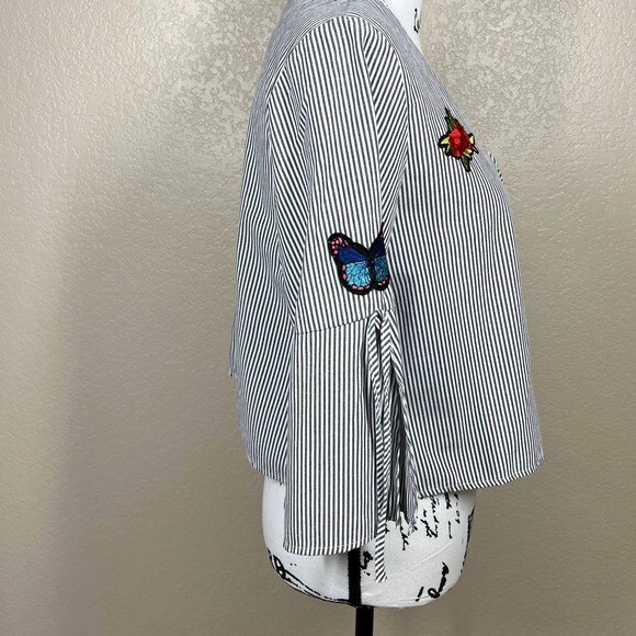 La sorella gray top striped V-neckline Bell sleeve with butterflies patch size M - Picture 4 of 12